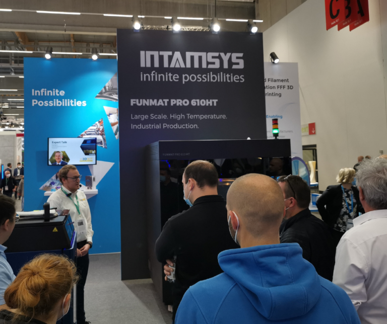 Paul Quinn from 3DWIT gives a talk at INTAMSYS' booth - Formnext 2021