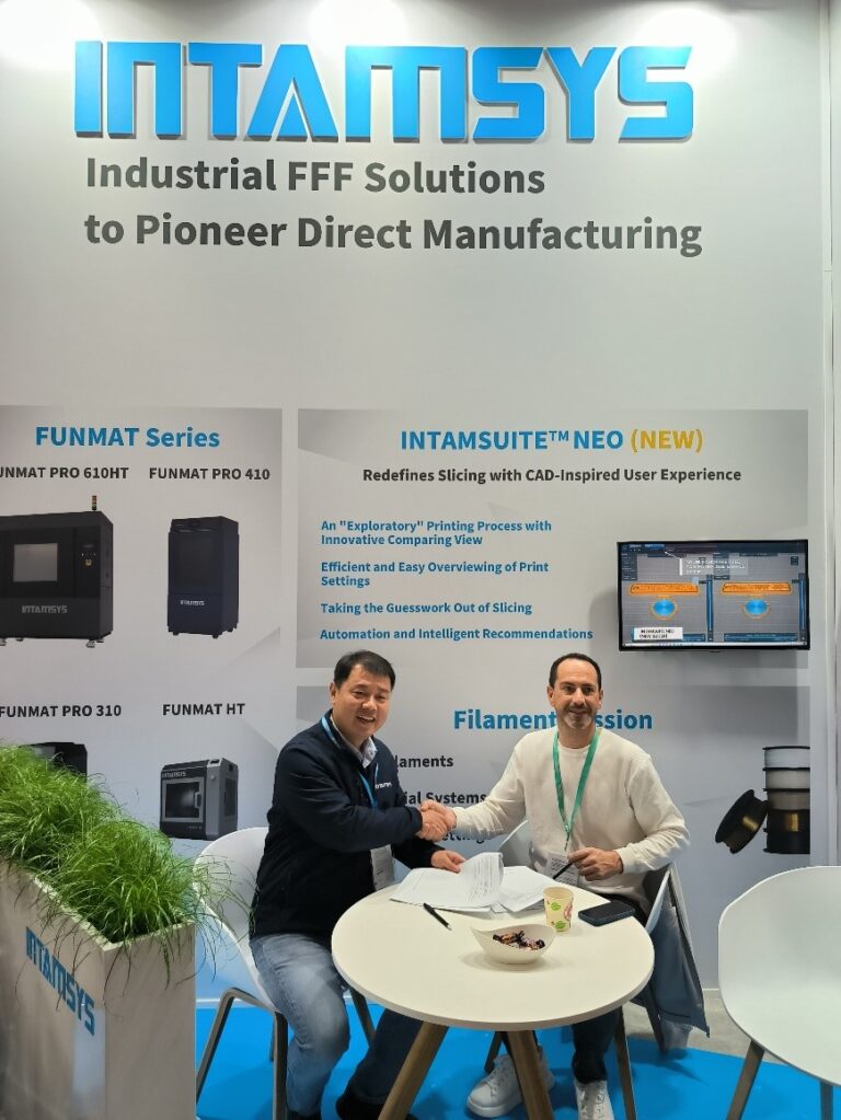 Signing the Partnership Contract at INTAMSYS Booth, Formnext 2023